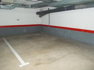 Parking voiture à Avenida avenida pintor felo monzón 31