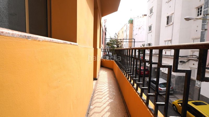 Foto c845ec01-fb88-4121-99c6-7450bd48cbd1. Casa amb aparcament a Schamann - Rehoyas Palmas de Gran Canaria (Las)