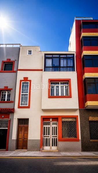 Foto dc1050ad-e512-4245-9f1e-2024801a4549. Edificio en Guanarteme Palmas de Gran Canaria (Las)