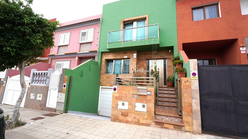 Foto 62cba10d-7527-46d0-b50b-33f8b2d674c0. Semi detached house with parking in Cruce de Arinaga Agüimes