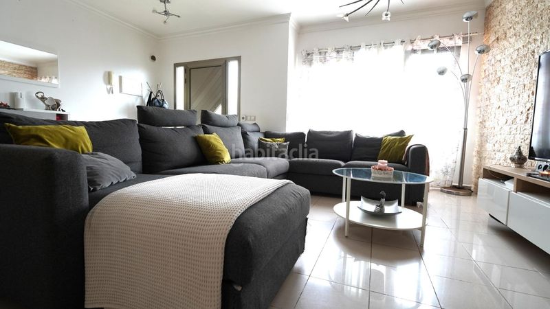 Foto d2d6731a-cbf4-41a3-bd8f-c7670afcac93. Semi detached house with parking in Cruce de Arinaga Agüimes