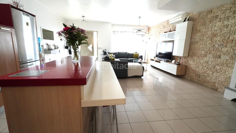 Foto ef684419-397a-48d3-be84-8be51b53a34e. Semi detached house with parking in Cruce de Arinaga Agüimes