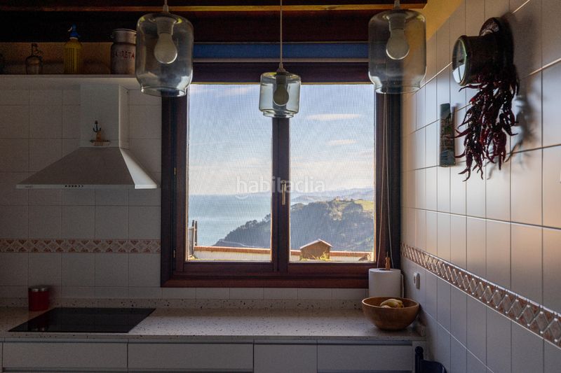 Foto 74a0fa58-20c0-4909-a69e-87e96bd41d7f. Xalet amb xemeneia aparcament piscina a Mutriku
