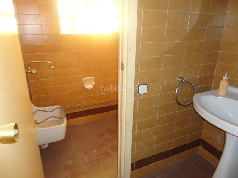 Foto 8cf5015e-20ca-4e21-a80d-3b65dd444686. Local comercial a Móra d´Ebre