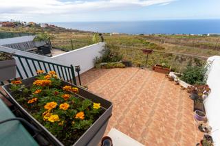 Casa adosada en Carretera general del norte 40. Chalet con vistas al mar en el sauzal