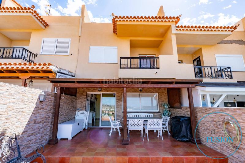 Foto b587f1e7-c790-48d9-b4a5-f4b2d9a2a23c. Casa adossada amb aparcament piscina a Torviscas Centro y Alto Adeje