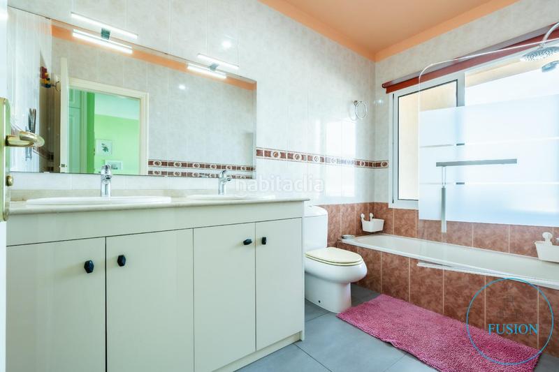 Foto c68b42c1-c4ba-4b3e-a3fa-99c1cc6e9fb1. Casa adossada amb aparcament piscina a Torviscas Centro y Alto Adeje