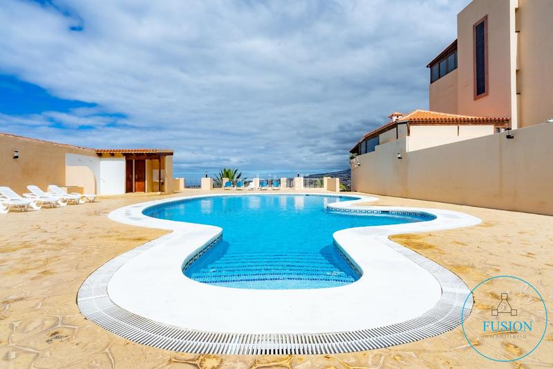 Foto dd8afcc0-609c-4683-88c2-c93af2b833dd. Casa adossada amb aparcament piscina a Torviscas Centro y Alto Adeje