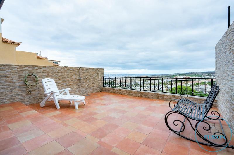 Foto f0d56604-59e6-49b2-806b-910379ff577d. Casa adossada amb aparcament piscina a Torviscas Centro y Alto Adeje