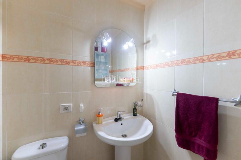 Foto 13773b0d-a55b-4efc-90d0-62b7a98e3451. Casa adosada en calle alcalde jose hernandez 9 adosado con terrazas, garaje doble y placas solares en el centro en Tegueste