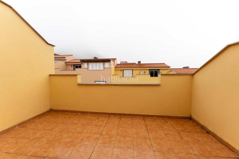 Foto 242eabcf-54ba-41fc-8404-079b1fb76b6a. Casa adosada en calle alcalde jose hernandez 9 adosado con terrazas, garaje doble y placas solares en el centro en Tegueste