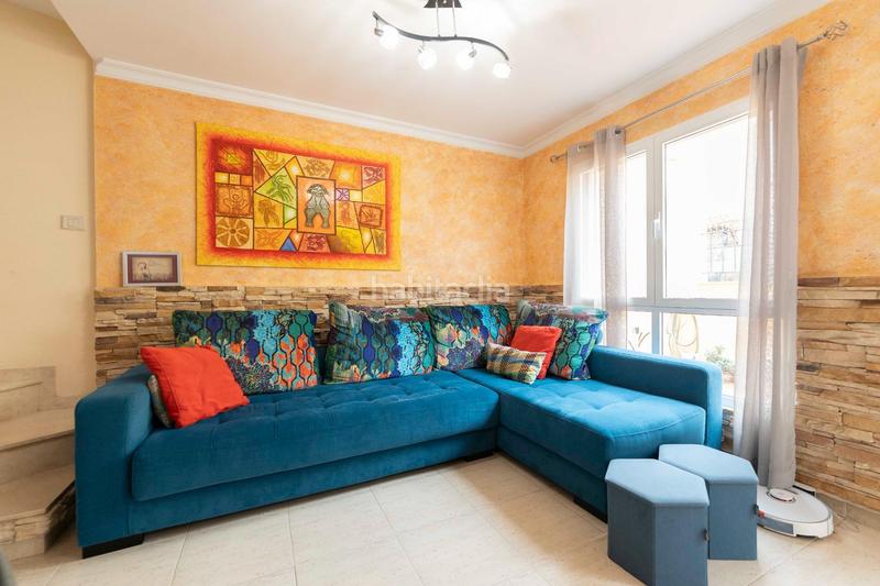 Foto 48e0f9cd-9040-4dea-bd21-db312b2a2156. Casa adosada en calle alcalde jose hernandez 9 adosado con terrazas, garaje doble y placas solares en el centro en Tegueste