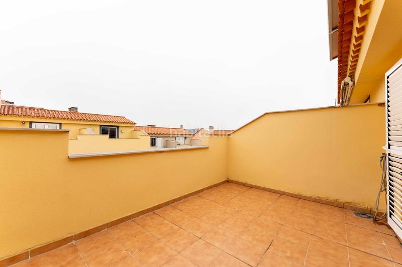 Foto 4f78345c-c3f7-4c80-b118-68d5f13e49c3. Casa adosada en calle alcalde jose hernandez 9 adosado con terrazas, garaje doble y placas solares en el centro en Tegueste