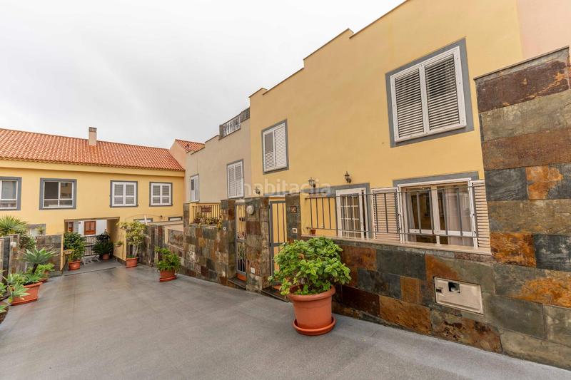 Foto 631c0158-c7bf-47fc-af76-d2fccea9a5bd. Casa adosada en calle alcalde jose hernandez 9 adosado con terrazas, garaje doble y placas solares en el centro en Tegueste