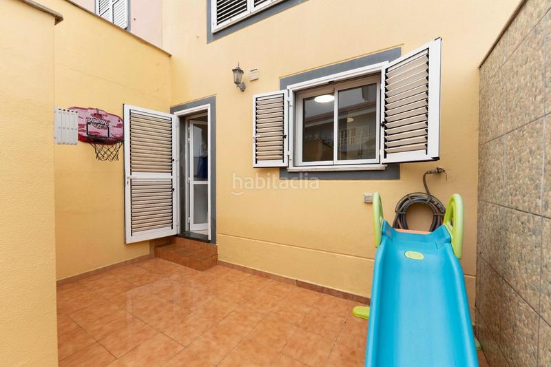 Foto 6ec029a0-0f7f-4cdd-aed6-446f8b392dcf. Casa adosada en calle alcalde jose hernandez 9 adosado con terrazas, garaje doble y placas solares en el centro en Tegueste