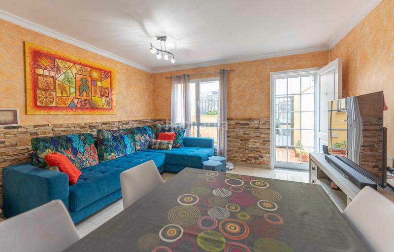 Foto 7a5305e5-b6fa-4888-9aa0-2b4a31a7886a. Casa adosada en calle alcalde jose hernandez 9 adosado con terrazas, garaje doble y placas solares en el centro en Tegueste