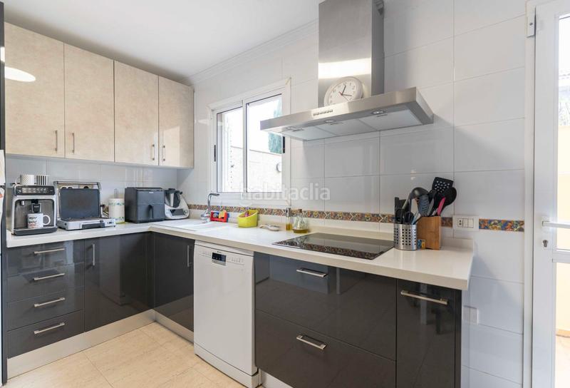 Foto ac72d0e8-f648-4f19-bc6e-52a1ed8deee9. Casa adosada en calle alcalde jose hernandez 9 adosado con terrazas, garaje doble y placas solares en el centro en Tegueste