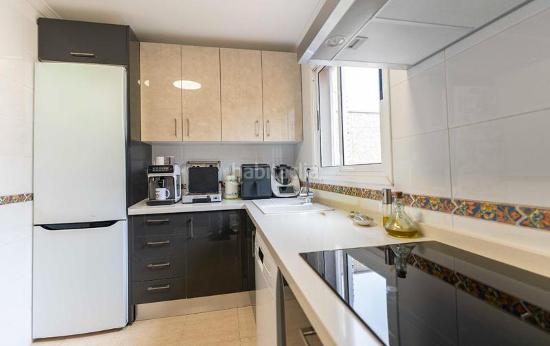 Foto bc3aa235-3f4d-4291-aed9-8b88a75e9716. Casa adosada en calle alcalde jose hernandez 9 adosado con terrazas, garaje doble y placas solares en el centro en Tegueste