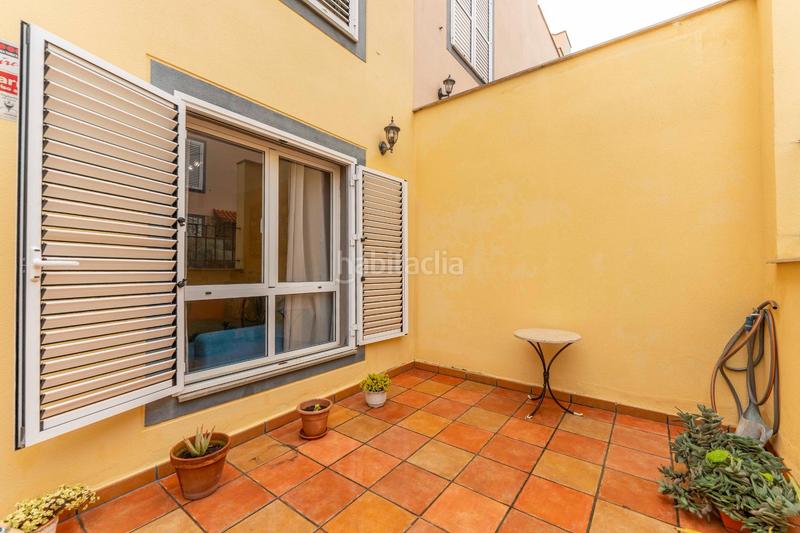 Foto cc0ef6d6-174e-45ca-8ffe-f97974540d72. Casa adosada en calle alcalde jose hernandez 9 adosado con terrazas, garaje doble y placas solares en el centro en Tegueste