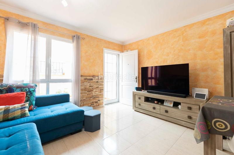 Foto cd2a05a7-712a-4560-a48f-8f86fdaf572a. Casa adosada en calle alcalde jose hernandez 9 adosado con terrazas, garaje doble y placas solares en el centro en Tegueste