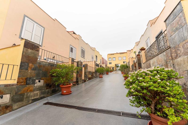 Foto e90e04f5-4e11-4064-87c0-4ca1d186c319. Casa adosada en calle alcalde jose hernandez 9 adosado con terrazas, garaje doble y placas solares en el centro en Tegueste