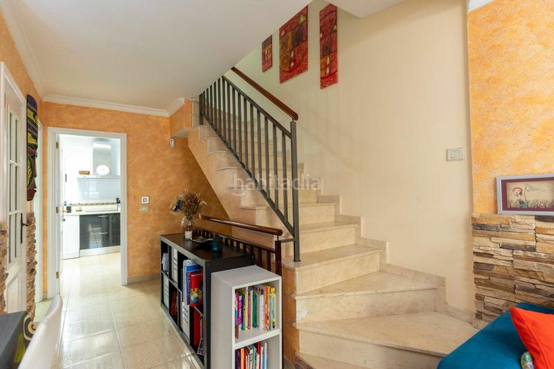 Foto f0a322cd-20d8-427e-b29d-8b60371cd819. Casa adosada en calle alcalde jose hernandez 9 adosado con terrazas, garaje doble y placas solares en el centro en Tegueste