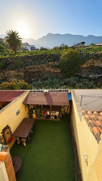 Foto 0ffc8c04-2e54-4709-8bd6-64629bcfd0c9. Casa adossada a Arafo