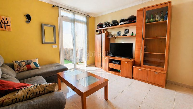 Foto c48506a9-4181-43c0-80fd-34226d145ade. Casa adossada a Arafo