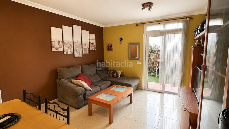 Foto cd048dc4-8203-45a9-b7b9-f1a69a4c3bd5. Casa adossada a Arafo