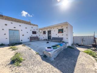Masia a Los Blanquitos. Oportunidad única se vende amplia finca rústica en los blanquito