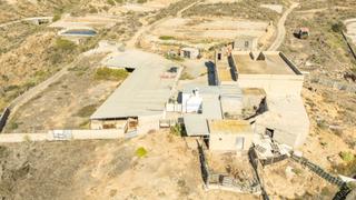 Masia a Los Blanquitos. Oportunidad única se vende amplia finca rústica en los blanquito