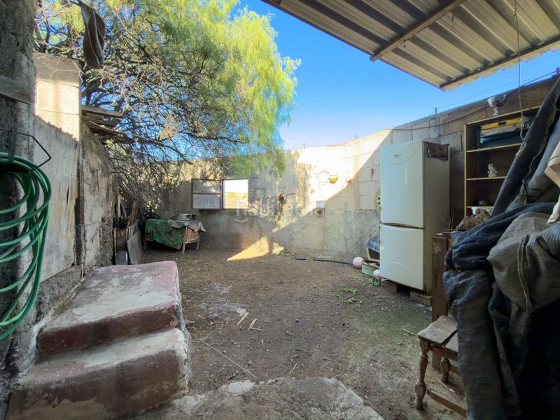 Foto b6ad1ca8-cd6d-4c9a-ad09-589729b62598. Casa  independiente con terreno rústico en Arafo