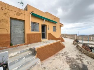Mas à Arico. Finca rústica con vivienda en arico  la sabinita hipotecable al