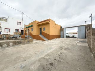 Mas à Arico. Finca rústica con vivienda en arico la sabinita no hipotecable