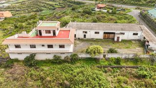 Chalet en Buen Paso - La Mancha. Venta en icod   propiedad xl ,con vivienda  nave  estudio  local