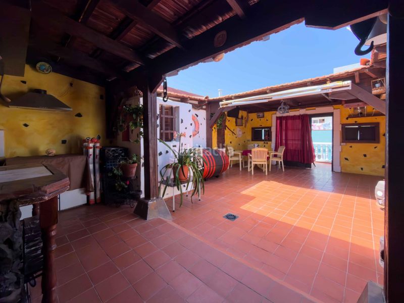 Foto 7c4076e3-a179-4e44-bfa2-925442db776c. Casa adossada amb aparcament a Arico