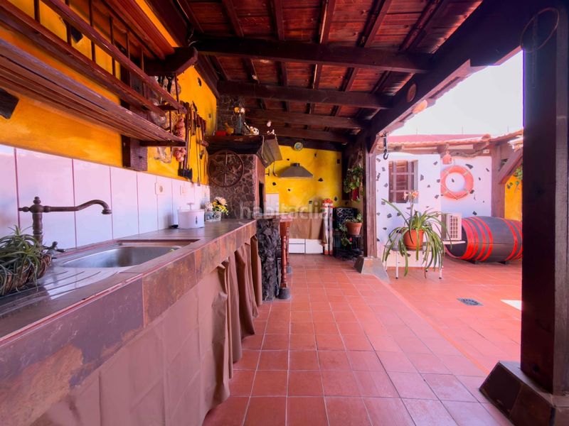 Foto 85b7aac0-10a7-4a70-b73b-0a81a1cdd6e9. Casa adossada amb aparcament a Arico