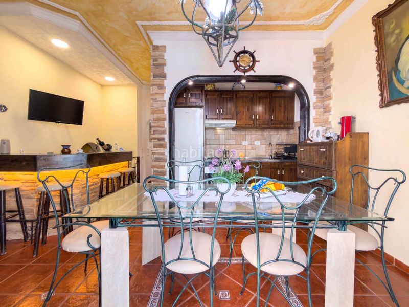 Foto b06a8393-b1e8-4581-b471-d015463318f4. Casa adossada amb aparcament a Arico