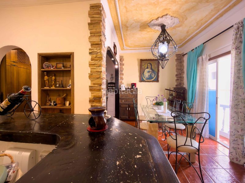 Foto ed3cfecc-d381-4ef0-926d-ab33fb283ab4. Casa adossada amb aparcament a Arico