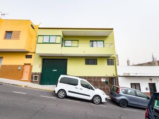 House in Granadilla de Abona ciudad. Edificio de dos plantas con terreno urbano en granadilla casco