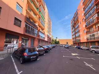 Lloguer Local Comercial a Vulcano 6. Traspaso y alquiler de tienda y peluqueria canina en ofra.