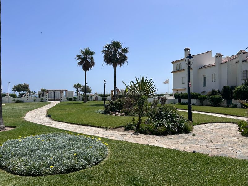 Foto 126352b2-de1c-4679-ac36-44a0f4cf1e7c. Maison jumelée dans marina urbanization Casares 245 dans Casares