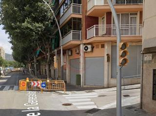 Lloguer Local Comercial  Pau claris. Local amplió en santa coloma  posibilidad cambio de uso o segreg