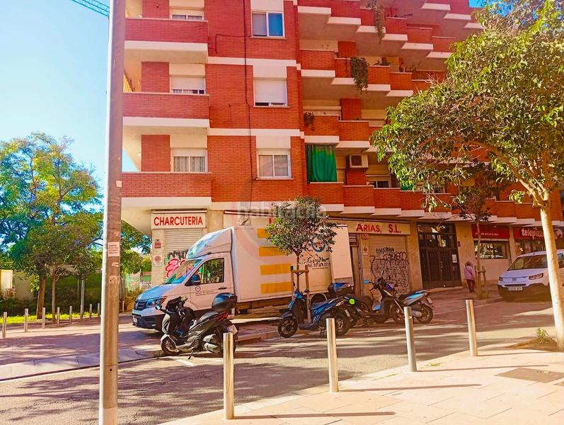 Foto b3dd0b99-ba05-42f7-8f61-d1300c754ac1. Lloguer local comercial a Porta Barcelona