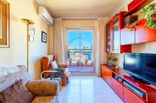 Àtic  Castillejos. Ático con terraza y balcón en eixample  sagrada familia