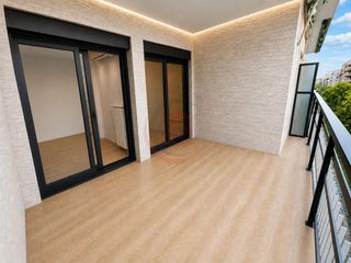Flat  Bruc. Piso exterior amplió  con terraza muy buena ubicacion eixample