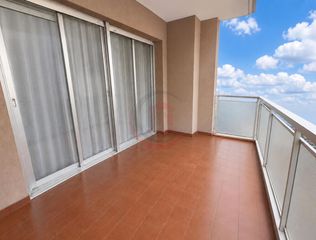 Flat  De cáceres. Piso totalmente exterior con terraza blanes cerca al mar blanes