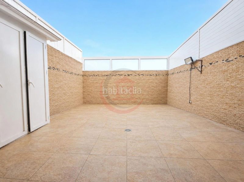 Foto 2ec1378e-8028-4386-a943-b1eb02a41eaf. Casa adossada amb aparcament a Torre-roja-Campreciós Viladecans