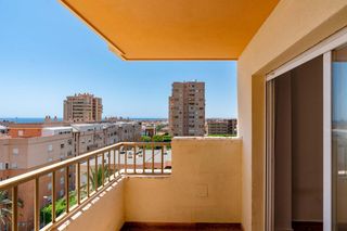Pis a Paseo palmeral del(as) 5. Aguadulce sur, tres dormitorios, dos baños, terraza al sur y al