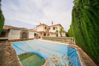 Casa en Calle del ca�o las parras 5. Chalet independiente con piscina en ogijares